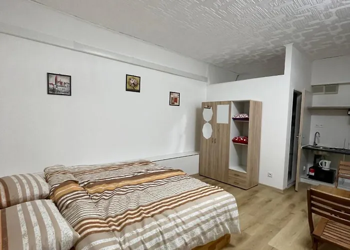 Charming Apart Near Center