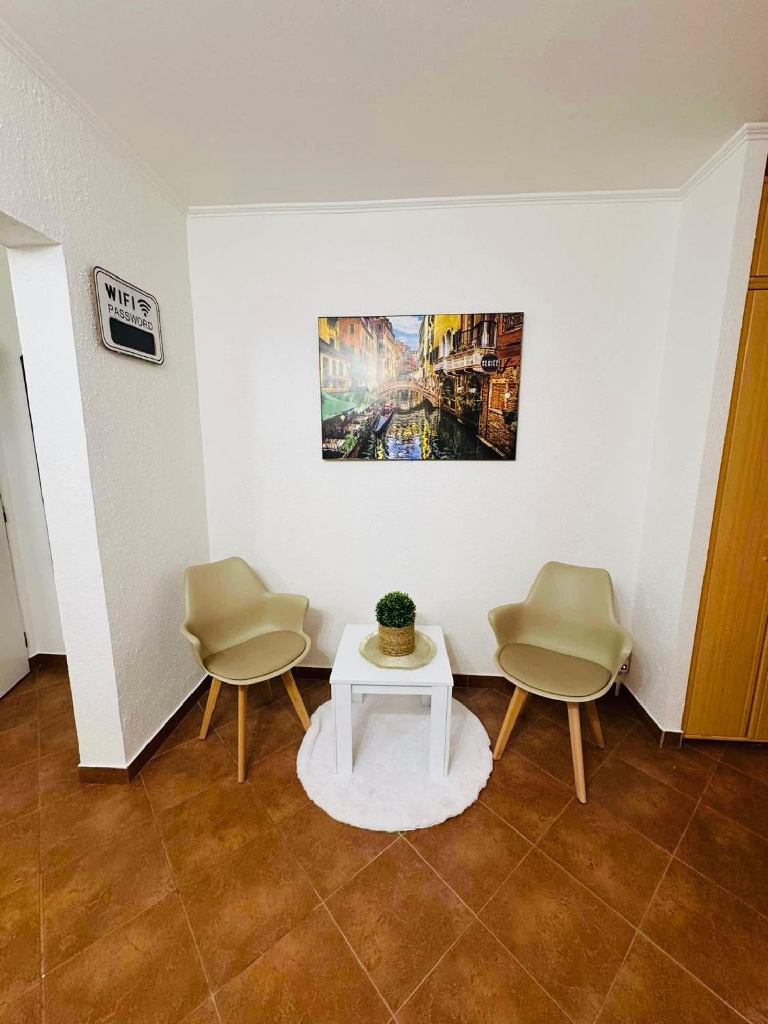 Charming Near Center Appartamento Praga