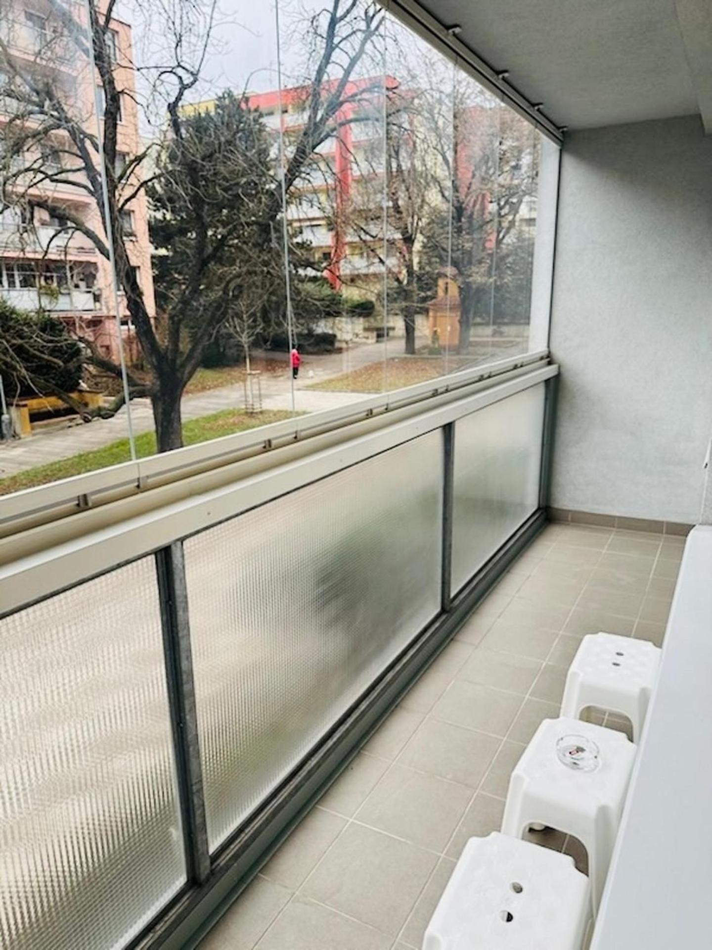 Charming Near Center Apartment Prag